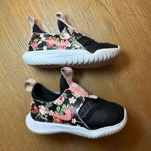 Toddler girls Nike flexrunner 6c